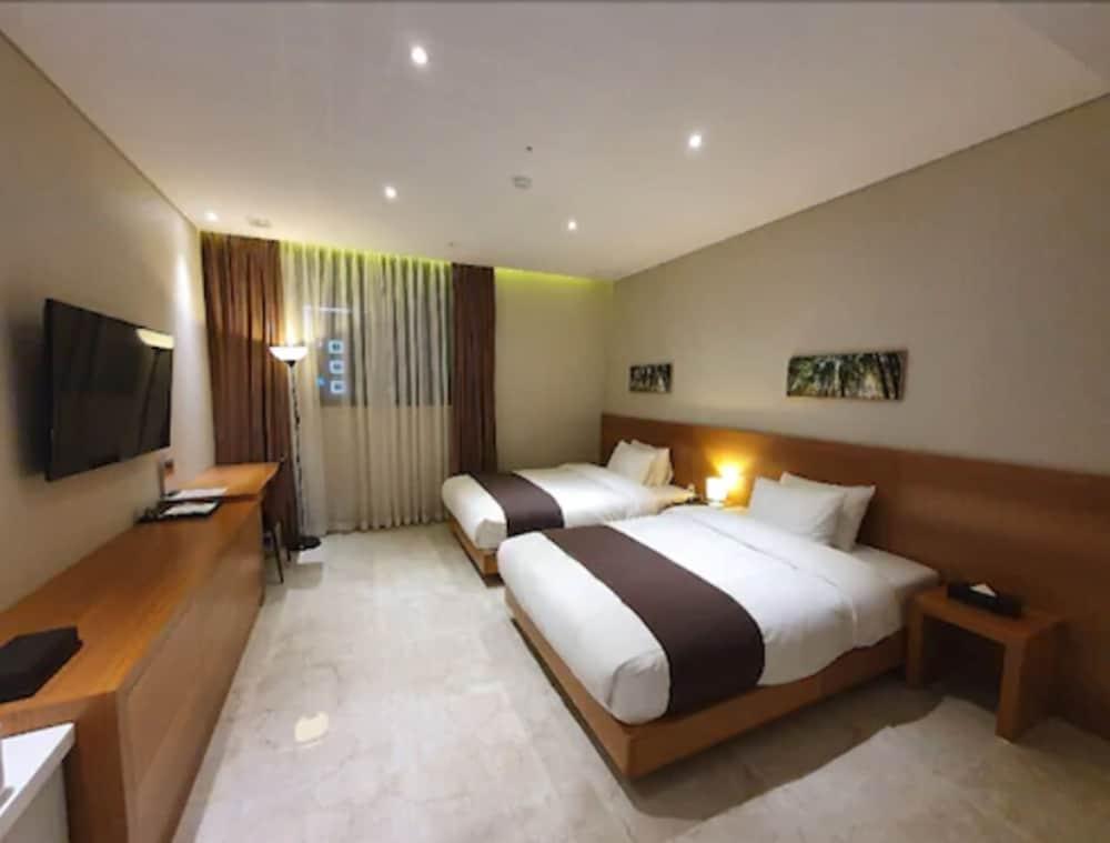 Benikea Hotel Yangsan Exterior photo
